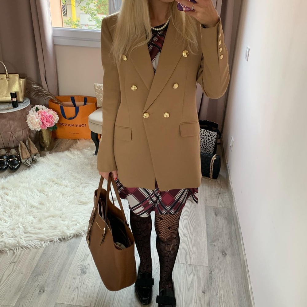 ✨BLOGGER FAV✨ Zara Blazer with Buttons - Picture 2 of 11